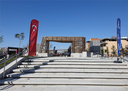 İzmir Metropolitan Municipality Karabağlar Selvili Parking Lot